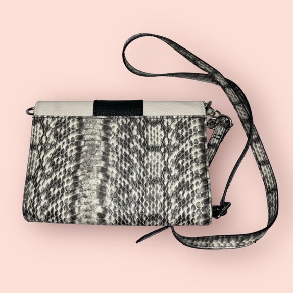 Nine West Aleksei Crossbody Wallet - Picture 3 of 4